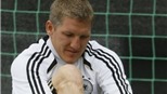Chuyển động ở tuyển Đức: Schweinsteiger O.K, Mertesacker K.O